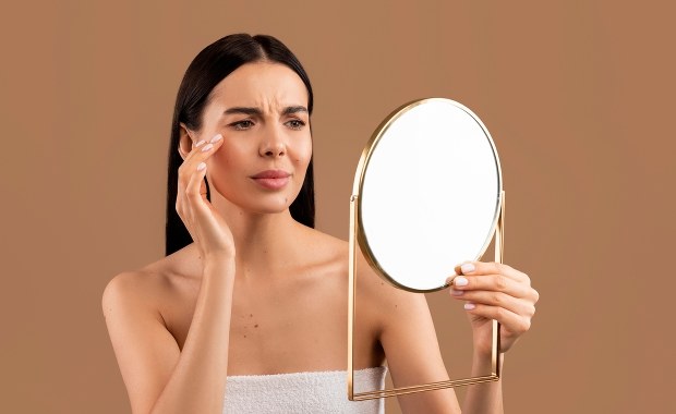 Rozpoznać chorobę w lustrze? Jak wygląda twarz tarczycowa