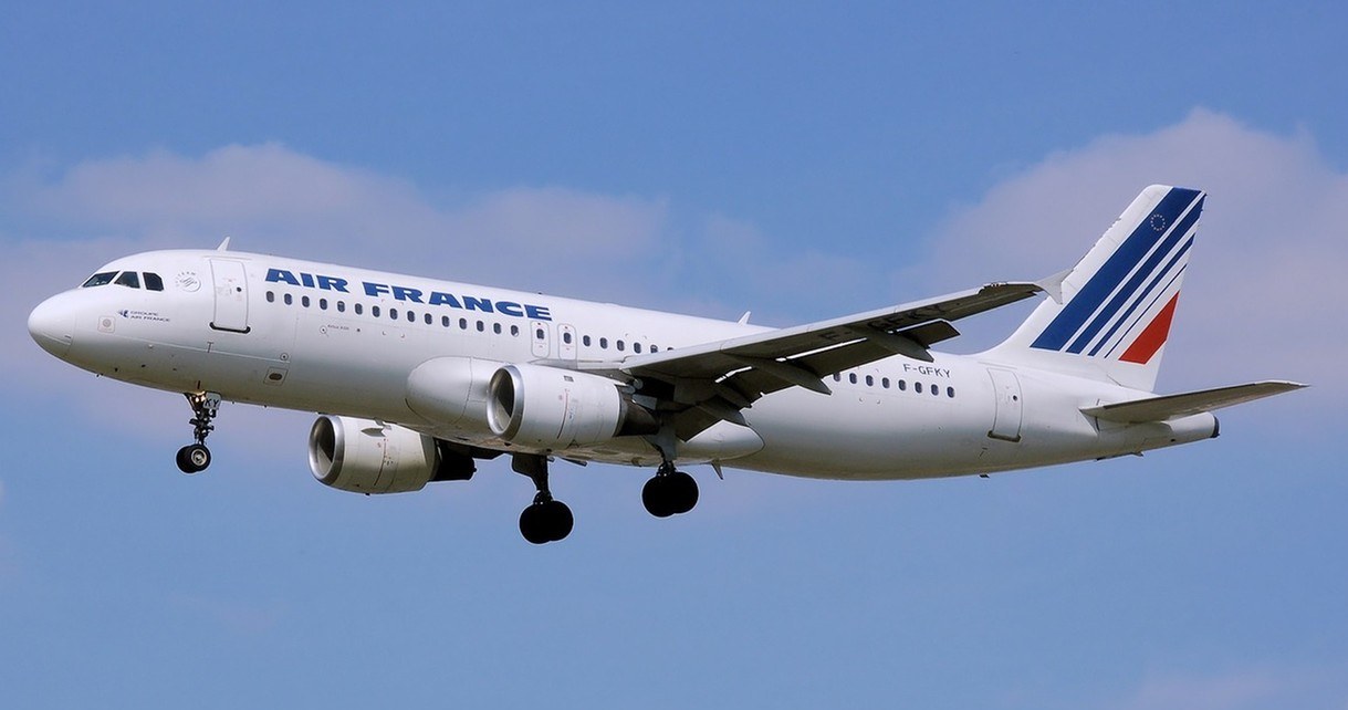 Rozpoznawanie twarzy zamiast kontroli paszportowej w Air France /Geekweek