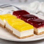 Rozpuszczam białą czekoladę w śmietance. Ten aksamitny sernik lemon curd podbija podniebienia gości