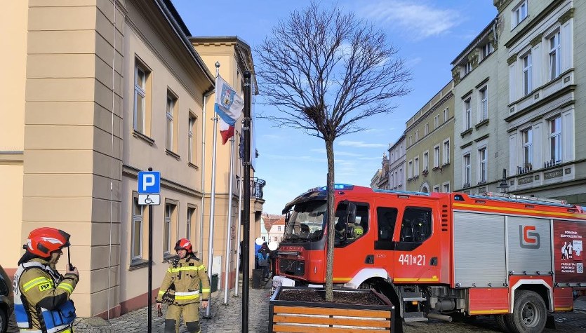 Rozpylona substancja w urzędzie miasta. Konieczna była ewakuacja