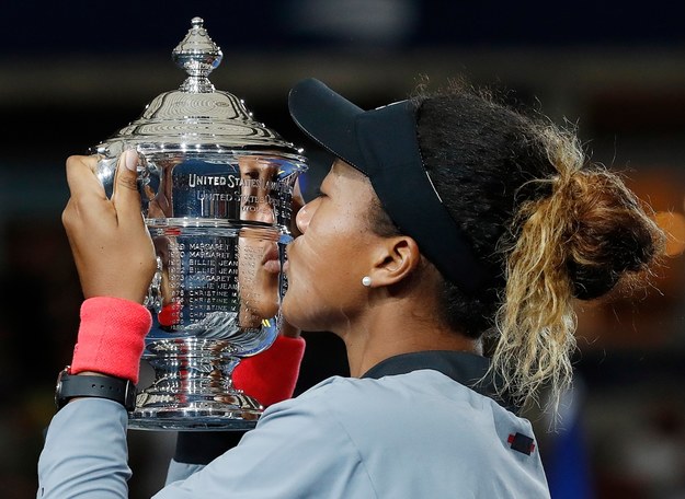 Rozstawiona z "20" Naomi Osaka pokonała w Nowym Jorku słynną Amerykankę Serenę Williams (17.) 6:2, 6:4 w finale US Open. /JOHN G. MABANGLO /PAP/EPA