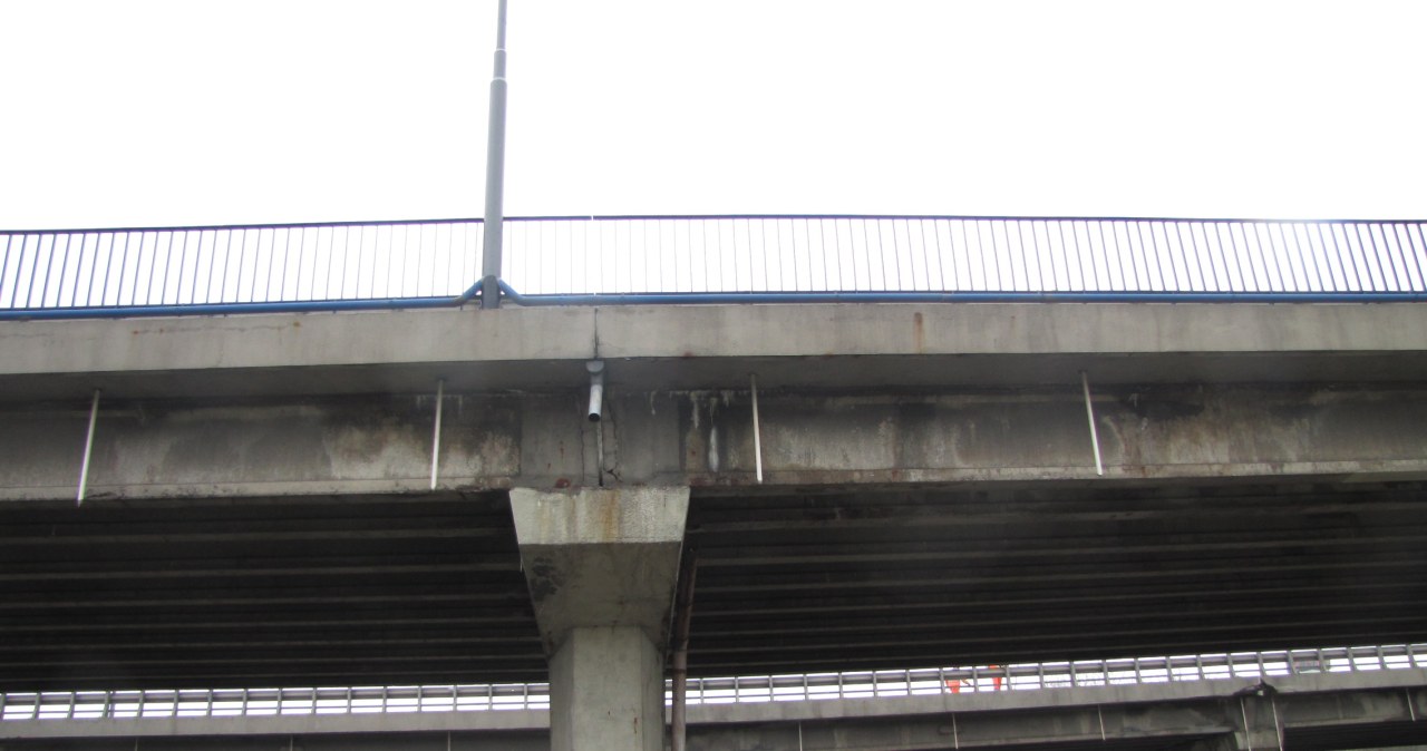Rozsypująca się estakada w Poznaniu na razie nie będzie remontowana