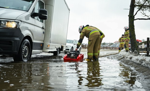 Roztopy paraliżują Pomorze. Setki interwencji strażaków, zalane domy i drogi