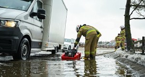 Roztopy paraliżują Pomorze. Setki interwencji strażaków, zalane domy i drogi