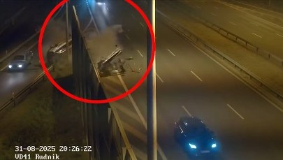 Roztrzaskana bariera i silnik na drodze. Wypadek na obwodnicy Lublina [FILM]