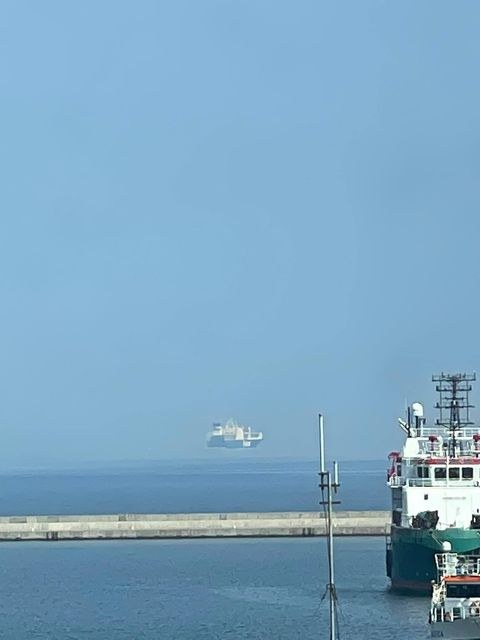 Rozwiązanie zagadki tego tajemniczego, lewitującego statku przynosi nauka /Maciej Dziurkowski /