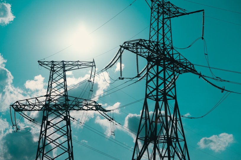 Rozwój OZE napotyka na przeszkody związane z niewydolnością starych sieci energetycznych. Potrzebne są wielkie pieniądze na modernizację. Zdj. ilustracyjne /123RF/PICSEL