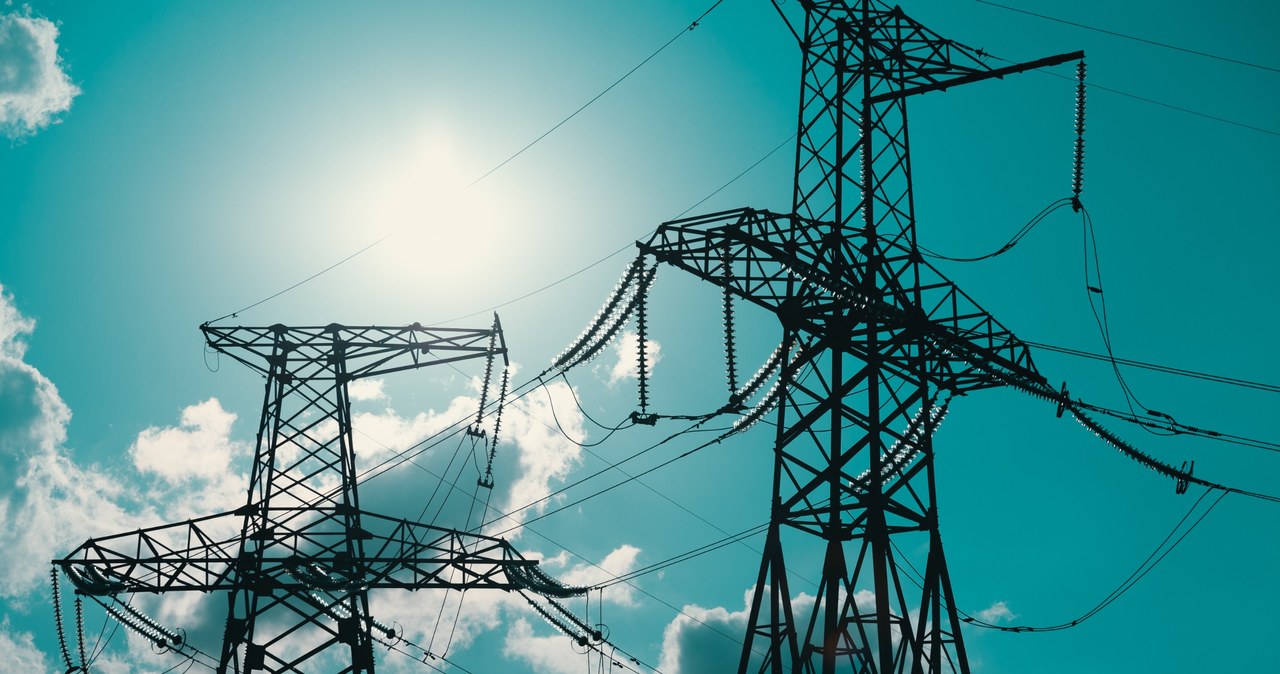 Rozwój OZE napotyka na przeszkody związane z niewydolnością starych sieci energetycznych. Potrzebne są wielkie pieniądze na modernizację. Zdj. ilustracyjne /123RF/PICSEL
