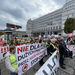 "Rozwój - tak, rozbój - nie". W Warszawie protest przeciwko budowie CPK