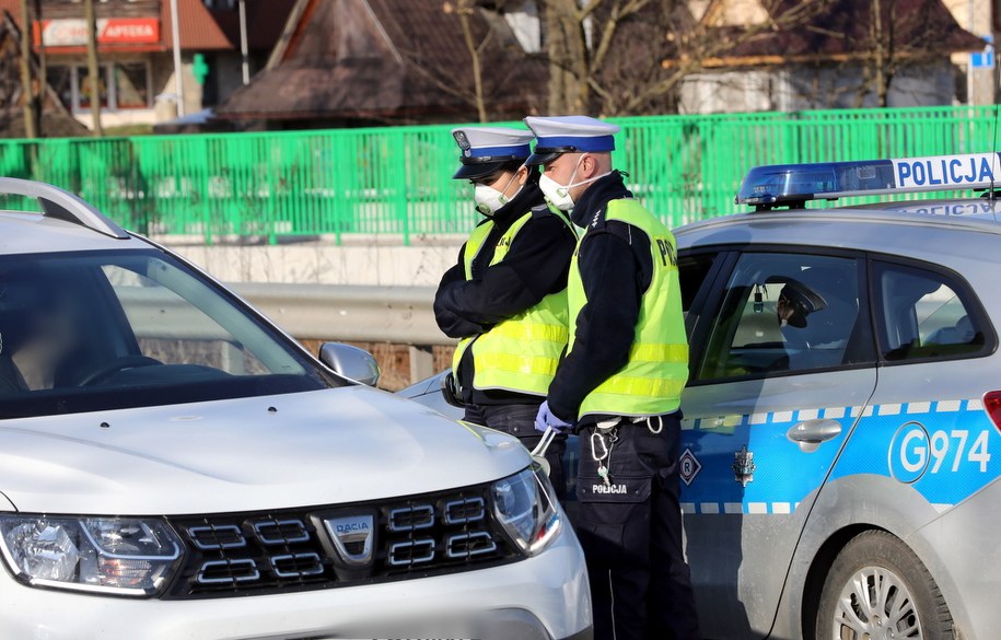 RPO: zakaz przemieszczania się czy przymusowa kwarantanna niezgodne z konstytucją / 	Grzegorz Momot    /PAP