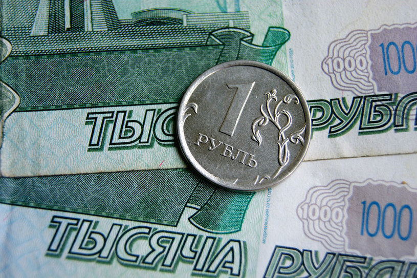 Rubel ratowany przez Bank Centralny Rosji /123RF/PICSEL