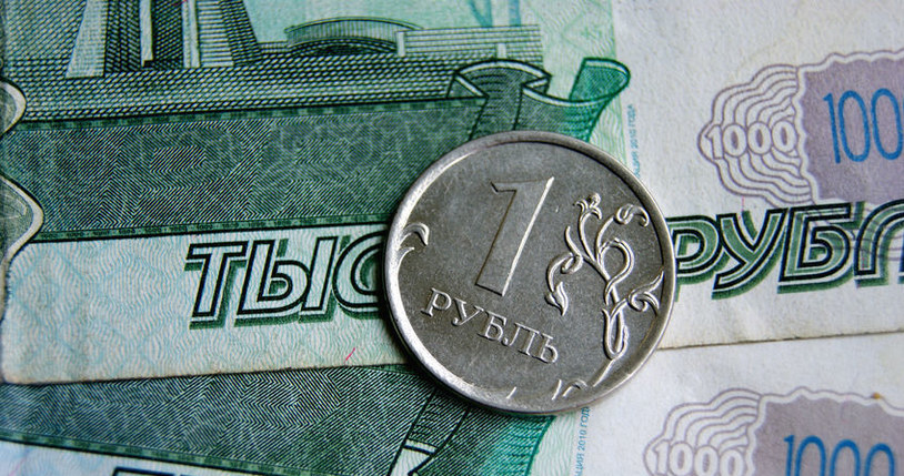 Rubel ratowany przez Bank Centralny Rosji /123RF/PICSEL
