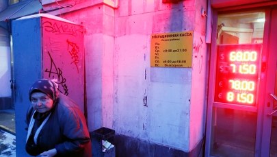Rubel spadł do najniższego kursu w stosunku do dolara od roku. "Przekroczyliśmy punkt kulminacyjny"