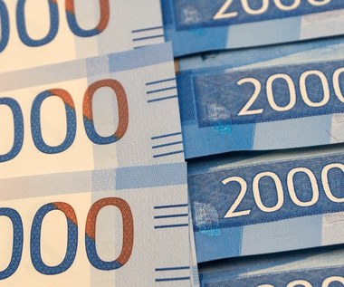Rubel tonie. Kursy walut niestabilne, EUR/PLN blisko 4,55, frank i dolar drożeją