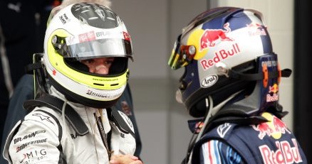 Rubens Barrichello (z lewej) chce znowu poczuć smak zwycięstwa /AFP