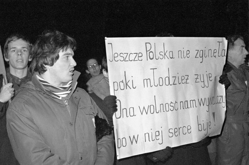 Ruch Młodej Polski, demonstracja niepodległościowa na Placu Zwyciestwa, Warszawa, 11.11.1980 r. /Bogdan Łopieński /Agencja FORUM