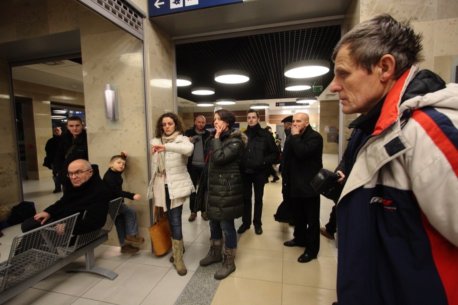 Ruch pociągów na trasach prowadzących przez Ostrów Wielkopolski został sparaliżowany /Tomasz Wojtasik /PAP