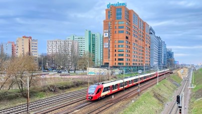 Ruch pociągów w okolicach Warszawy wstrzymany. Człowiek wtargnął na tory