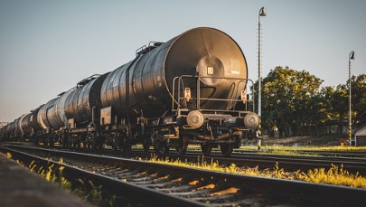 Ruch pociągów wstrzymany. Wykoleiła się cysterna z amoniakiem