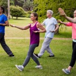 Ruch stworzony dla osób 50+, działa na urodę, przedłuża zdrowie. Dlaczego warto praktykować tai chi?