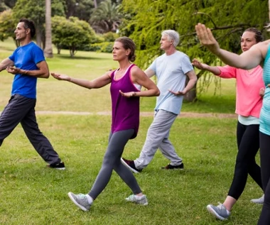 Ruch stworzony dla osób 50+, działa na urodę, przedłuża zdrowie. Dlaczego warto praktykować tai chi?