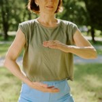 aktywność Ruch stworzony dla osób 50+, działa na urodę, przedłuża zdrowie. Dlaczego warto praktykować tai chi?