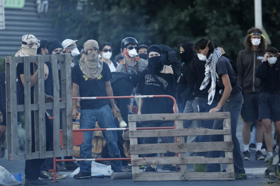 Ruch "Zablokujmy wszystko" już w akcji /GUILLAUME HORCAJUELO  /PAP/EPA