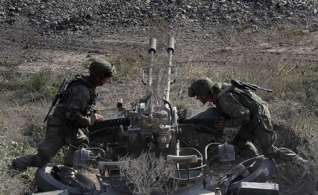 Ruchy rosyjskich wojsk przy granicy z Ukrainą. Bruksela mówi o „poważnym niepokoju”