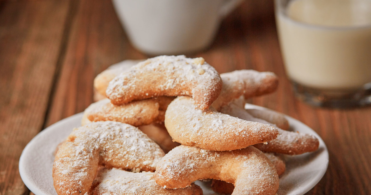 Rugelachy można na końcu posypać cukrem pudrem /123RF/PICSEL