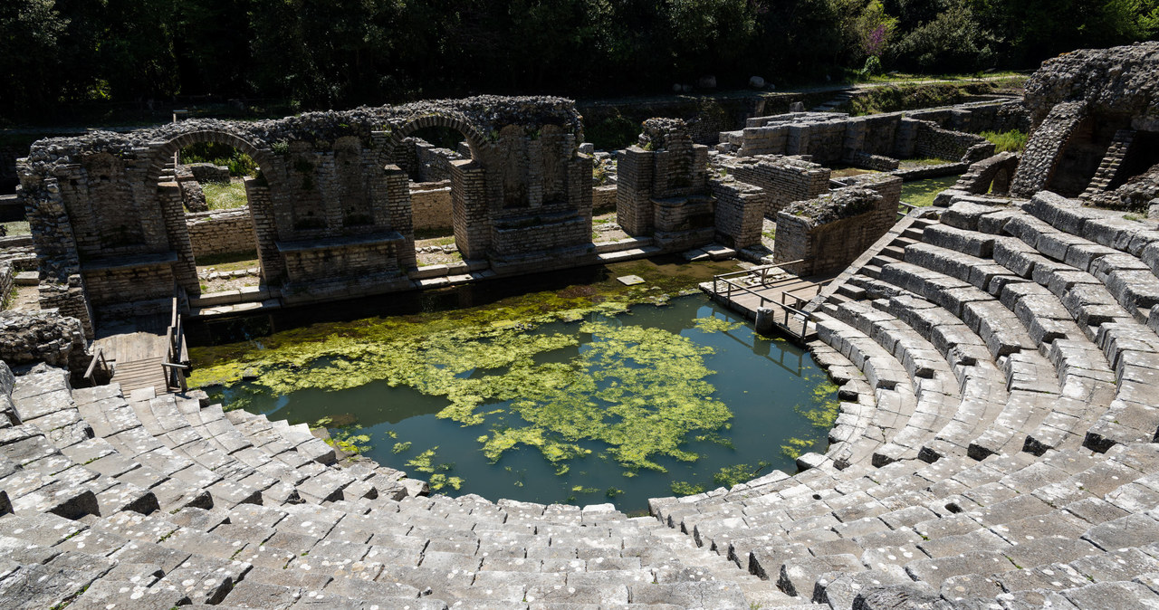 Ruiny amfiteatru w Butrint są atrakcją dla tych, którzy kochają historię /123RF/PICSEL