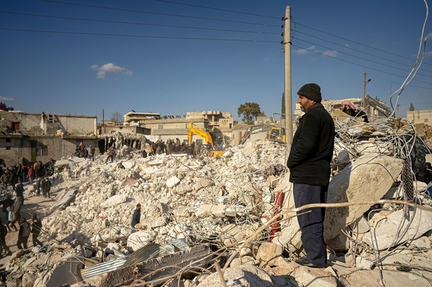 Ruiny domu w Idlib w Syrii /Karam Al-Masri /PAP/EPA