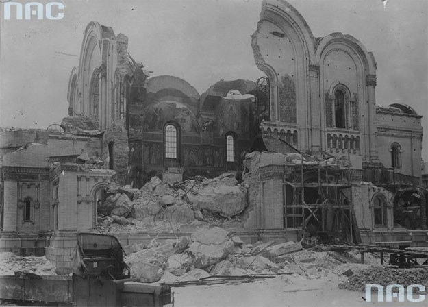 Ruiny soboru św. Aleksandra Newskiego /Z archiwum Narodowego Archiwum Cyfrowego