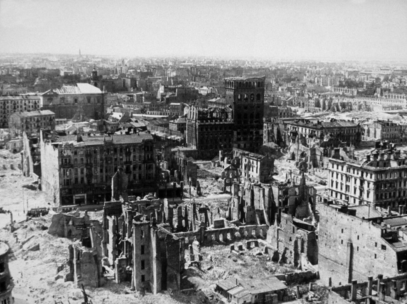 Ruiny Warszawy po zakończeniu Powstania. /Getty Images/Flash Press Media