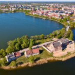 Ruiny zamku na wyspie w Ełku. W średniowieczu miał strategiczne znaczenie 