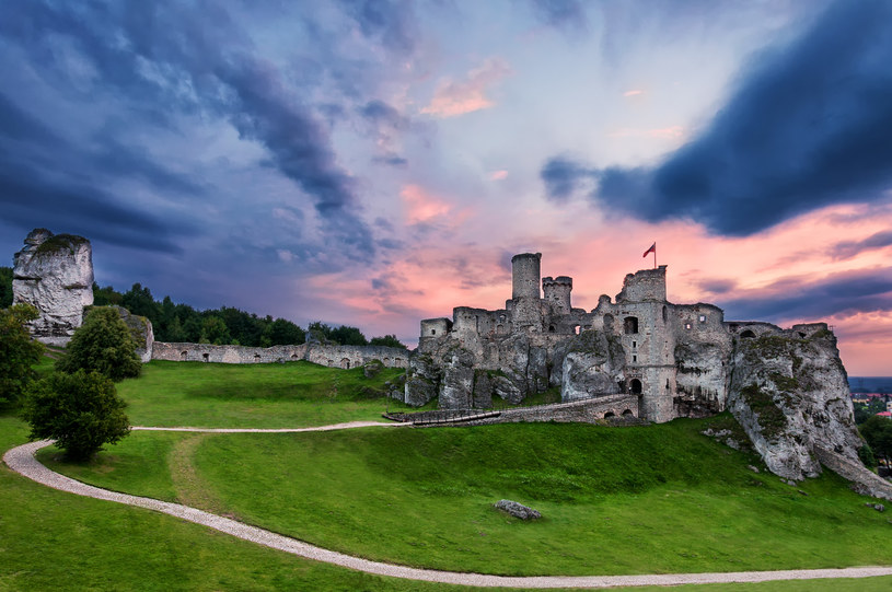 Ruiny zamku w Ogrodzieńcu to prawdziwa perła na Szlaku Orlich Gniazd. /materiały prasowe