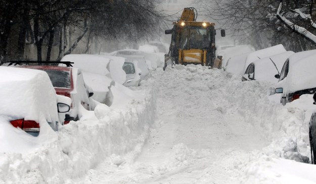 Rumunia zmaga się ze śniegiem /ROBERT GHEMENT /PAP/EPA