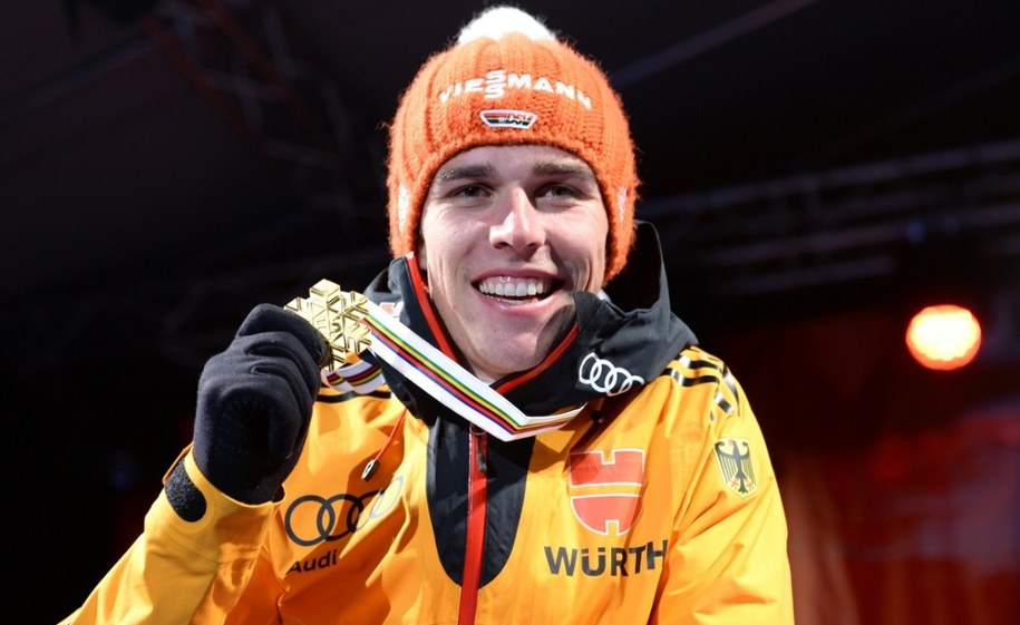 Rune Velta, który jeszcze 10 lat temu świętował zdobycie medali na Mistrzostwach Świata w Falun (2015), w tym złota indywidualnie i drużynowo, oraz srebra w lotach (2012), jest dziś nowym trenerem norweskiej kadry /CHRISTOF STACHE /East News/AFP