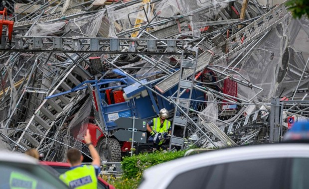 Runęło 19-piętrowe rusztowanie, są ofiary 
