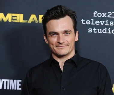 Rupert Friend dołączył do obsady filmu „Rebel Moon” Zacka Snydera