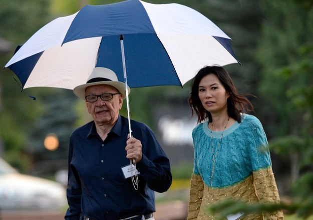 Rupert Murdoch i jego była już żona Wendi Deng /ANDREW GOMBERT /PAP/EPA