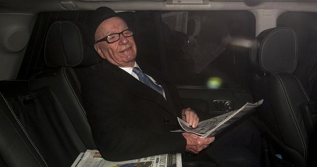 Rupert Murdoch, szef News Corp. Są dowody, że bogaci chętniej oszukują /AFP
