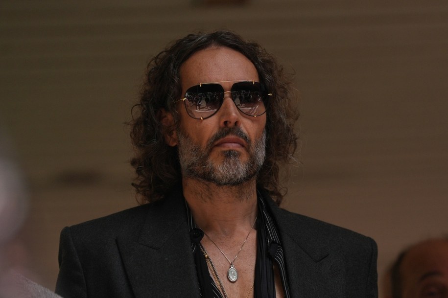 Russell Brand z nowymi zarzutami o przestępstwa seksualne. Brytyjski komik stanie przed sądem /Yui Mok/Press Association/East News /East News