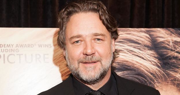 Russell Crowe na premierze filmu "Źródło nadziei" /AFP