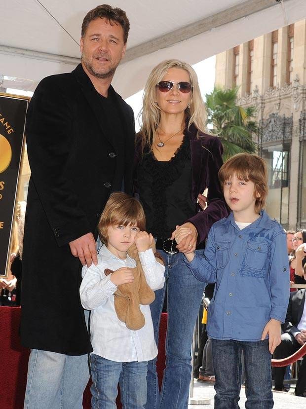 Russell Crowe z żoną i dziećmi, fot. Jason Merritt &nbsp; /Getty Images/Flash Press Media