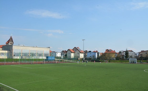 Rusza remont jednego z najważniejszych w Olsztynie boisk ze sztuczną nawierzchnią
