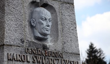 Rusza rozbiórka pomnika generała Świerczewskiego