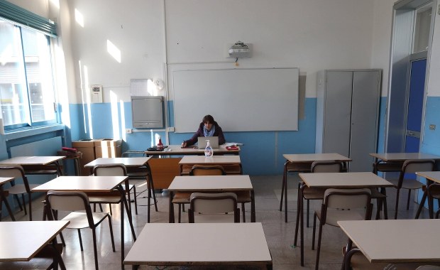 Ruszają przesiewowe testy nauczycieli przedszkoli. Trwają też zapisy na szczepienia przeciw Covid-19