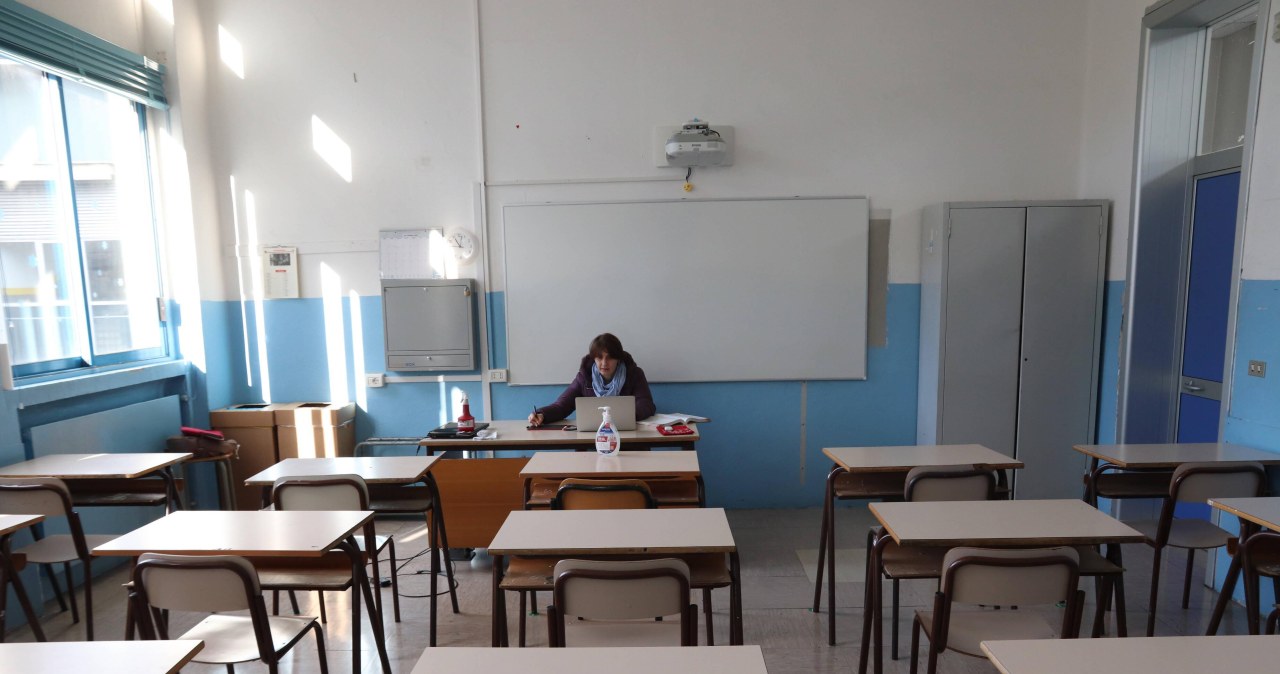 Ruszają przesiewowe testy nauczycieli przedszkoli. Trwają też zapisy na szczepienia przeciw Covid-19