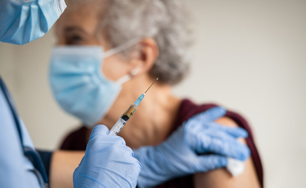 Ruszają szczepienia przeciw Covid-19 czwartą dawką dla osób 80+