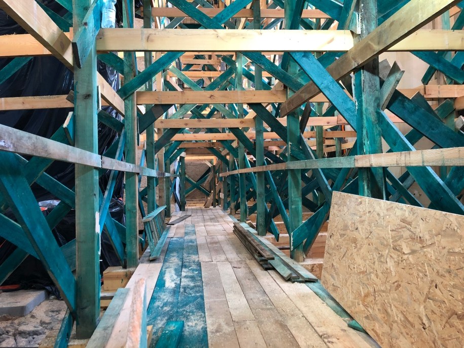 Rusztowanie wsporcze w kościele św. Mikołaja w Gdańsku /Kuba Kaługa /RMF FM